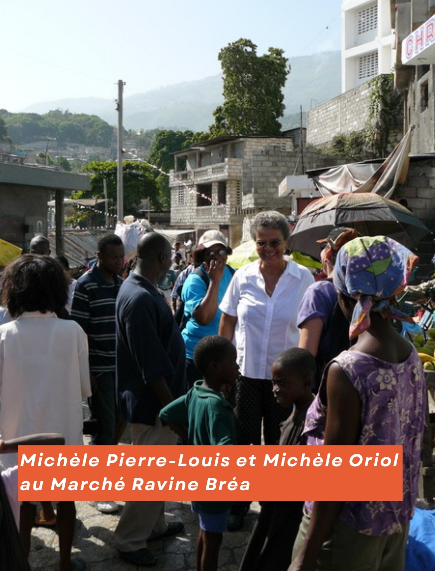 Michèle Pierre Louis et Michèle Oriol au Marché Ravine Bréa